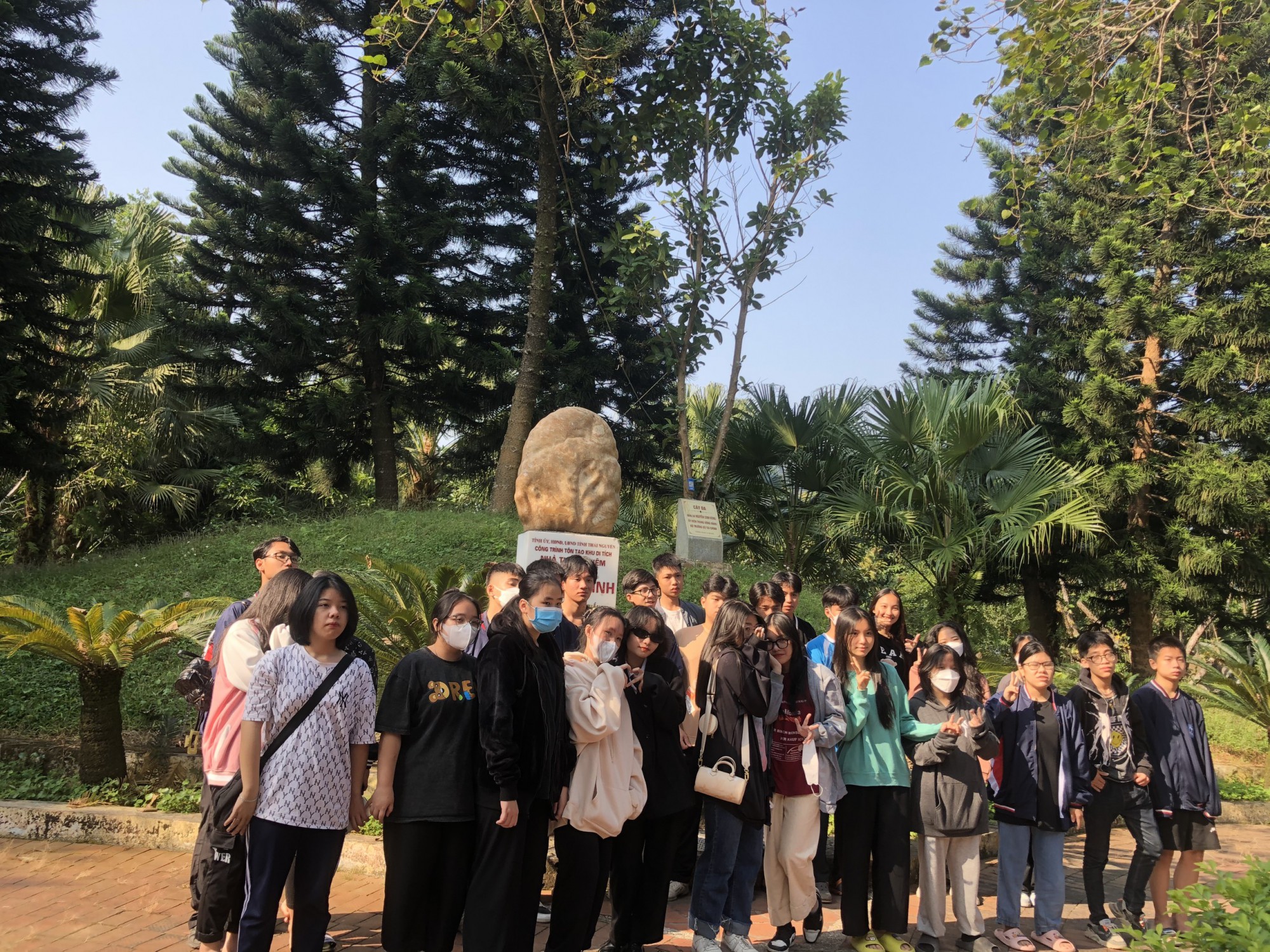 TUYỂN DỤNG PHỤ TRÁCH CHUYÊN MÔN KHỐI TRUNG HỌC